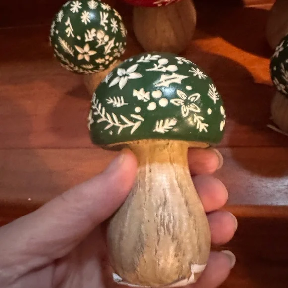 Christmas wooden Red and Green Mushroom home decor - Picture 2 of 4